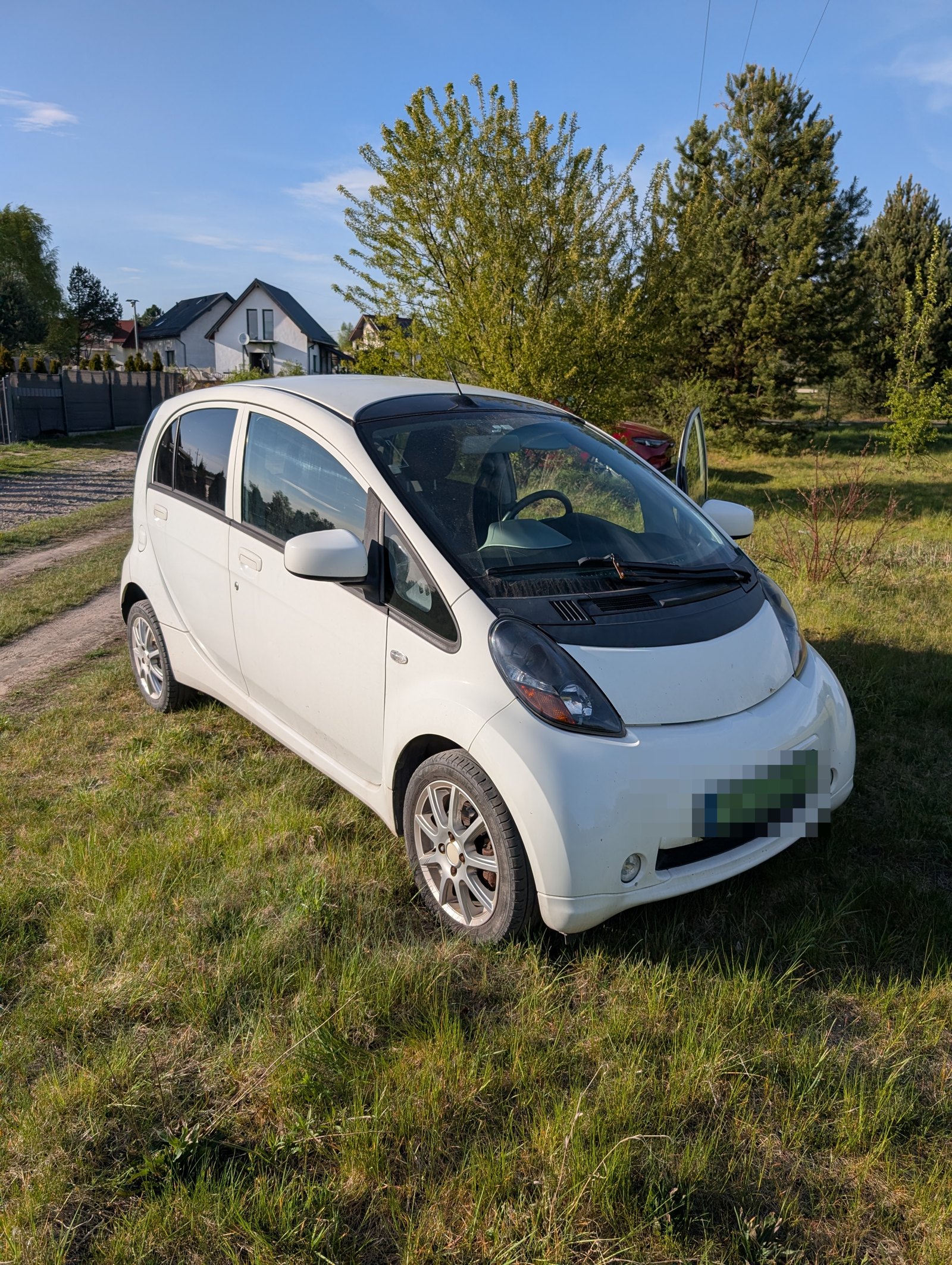 Mitsubishi i-MiEV podczas inspekcji przed zakupem