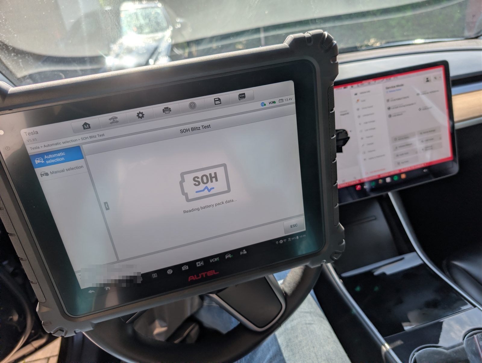 Test SOH baterii uruchomiony na Autelu MaxiSys Ultra EV w Tesli Model 3