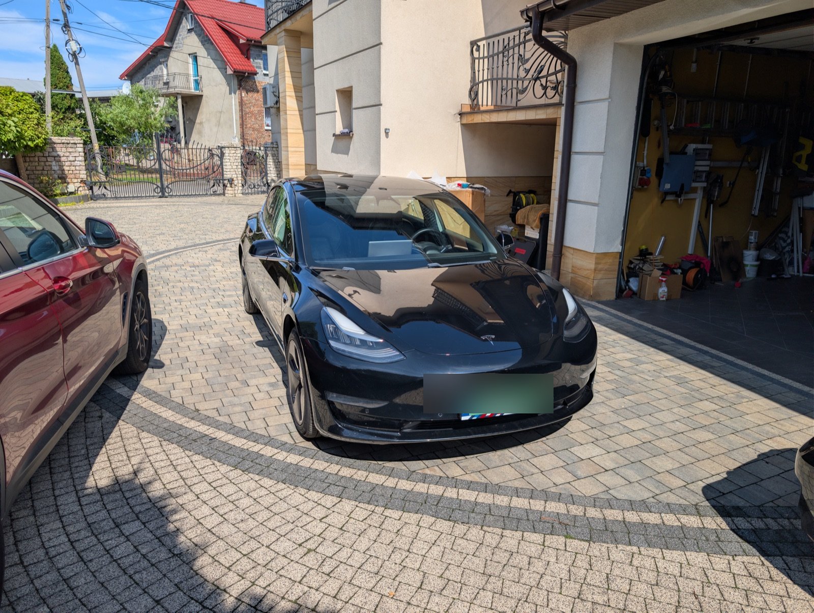 Tesla Model 3 - oględziny nadwozia i wnętrza podczas inspekcji